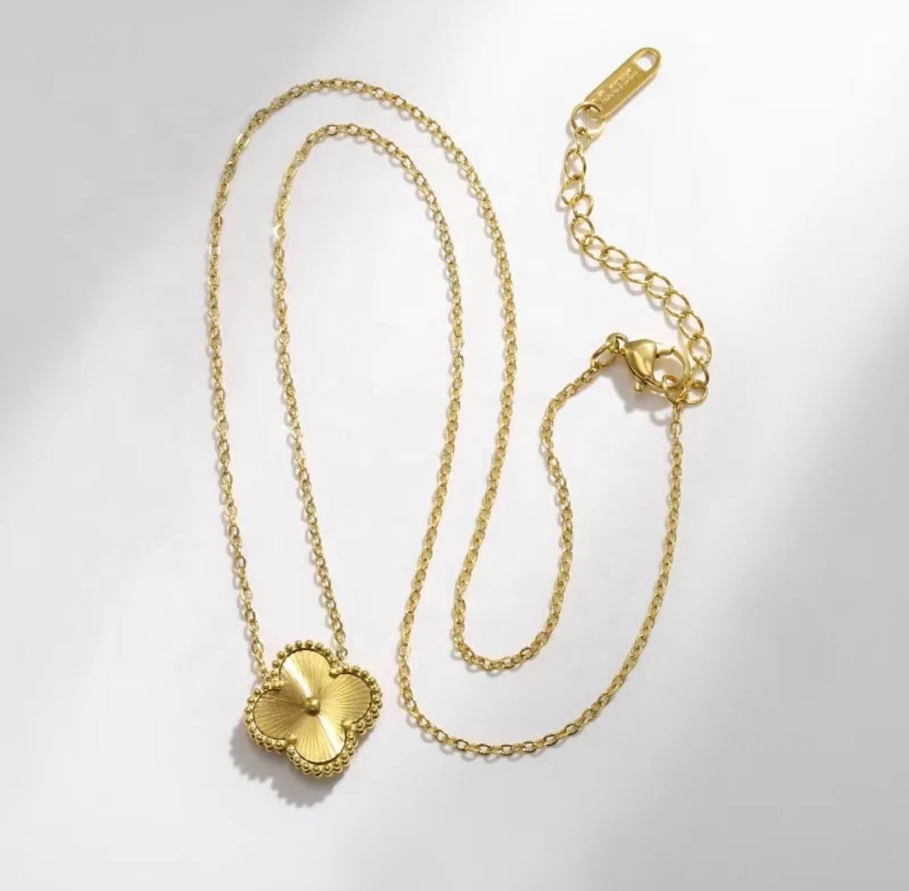 Clover Necklace - 18k Gold Plated