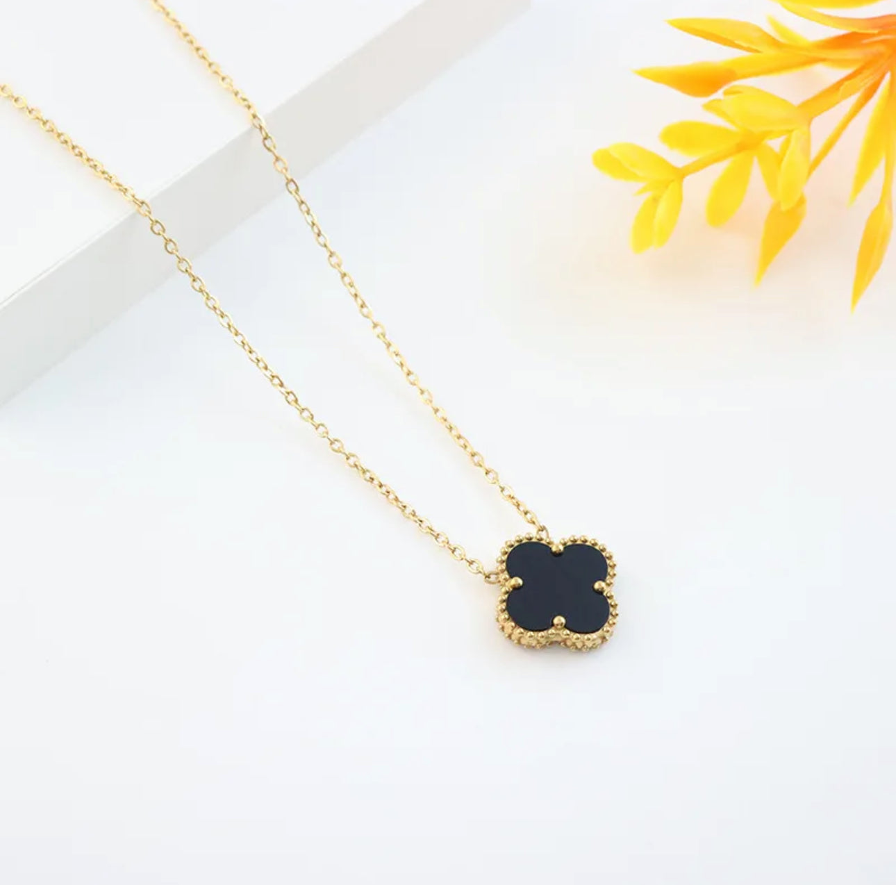 Clover Necklace - 18k Gold Plated